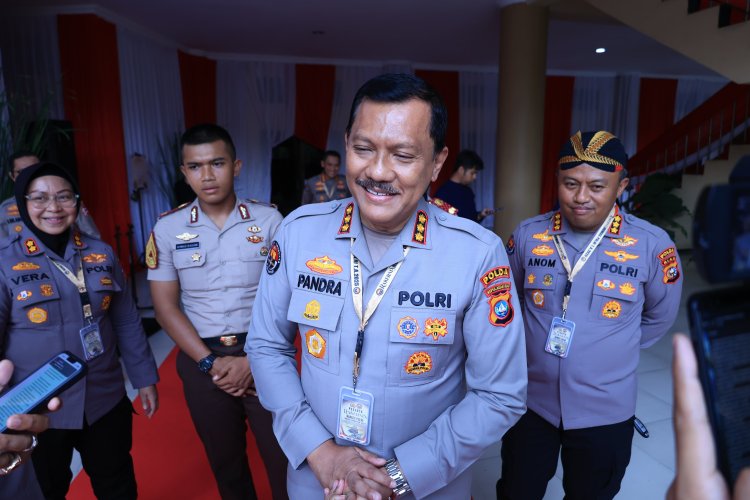 Kabidhumas Polda Kepri Raih Penghargaan Peserta Terbaik dalam Pelatihan Media Handling Rakernis Humas Polri 2025