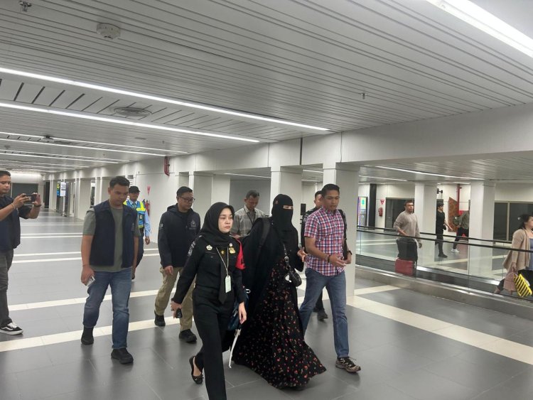 DITRESKRIMUM POLDA KEPRI TANGKAP BURONAN RED NOTICE KASUS PENGGELAPAN 2 MILIAR RUPIAH