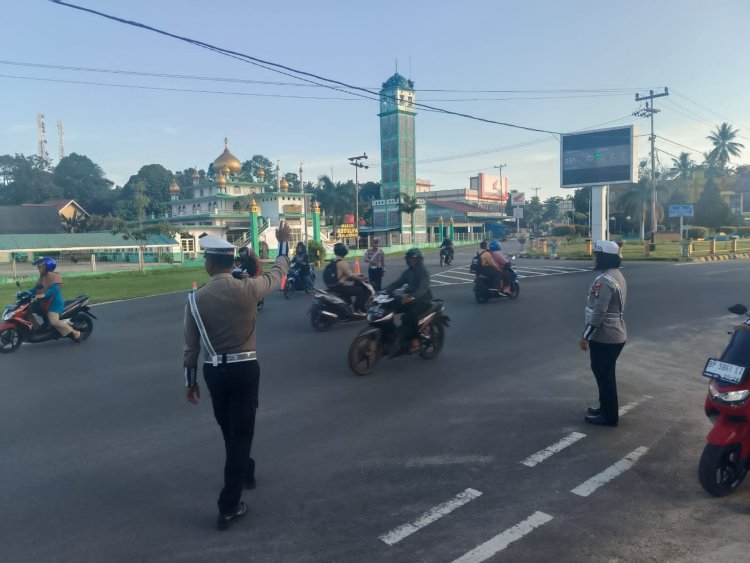 Satlantas Polres Lingga Gelar Strong Point Pagi untuk Wujudkan Kamseltibcarlantas di Dabo Singkep