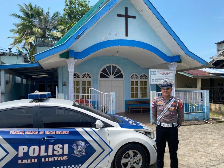 Gelar Patroli dan Sambangi Gereja, Satlantas Polres Lingga Wujudkan Kamseltibcarlantas dan Rasa Aman Beribadah