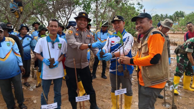 Penanaman Mangrove di Tanjung Bemban: Langkah Nyata Tangkal Abrasi dan Lindungi Ekosistem Pesisir