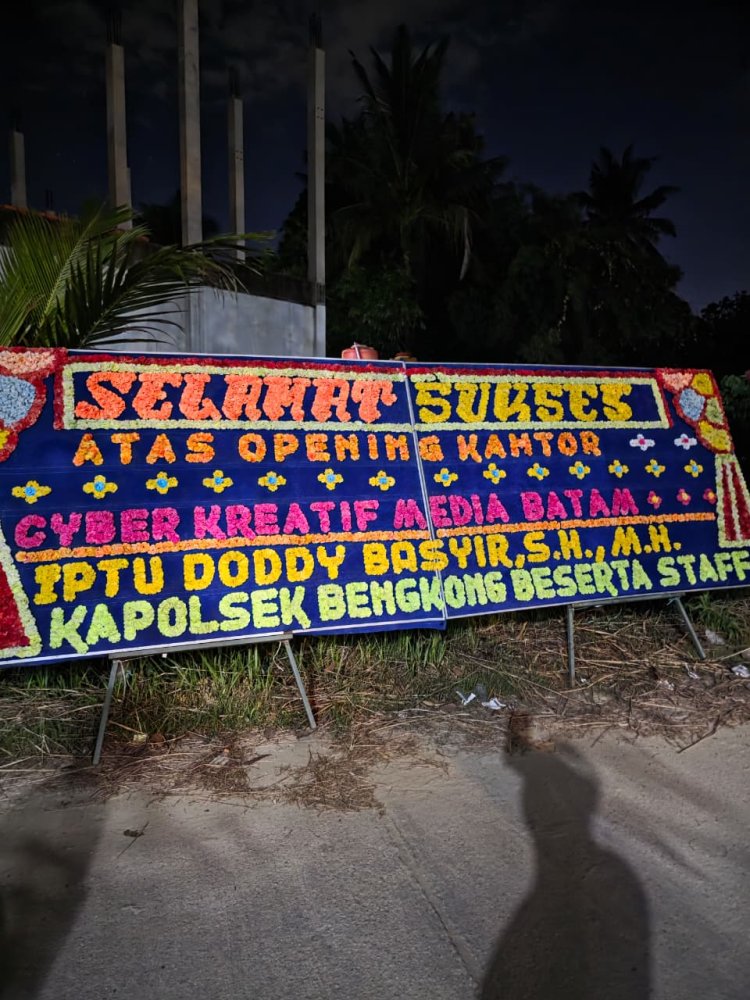 Kapolsek Bengkong dan Staf Sampaikan Ucapan Selamat atas Pembukaan Kantor Cyber Kreatif Media Batam