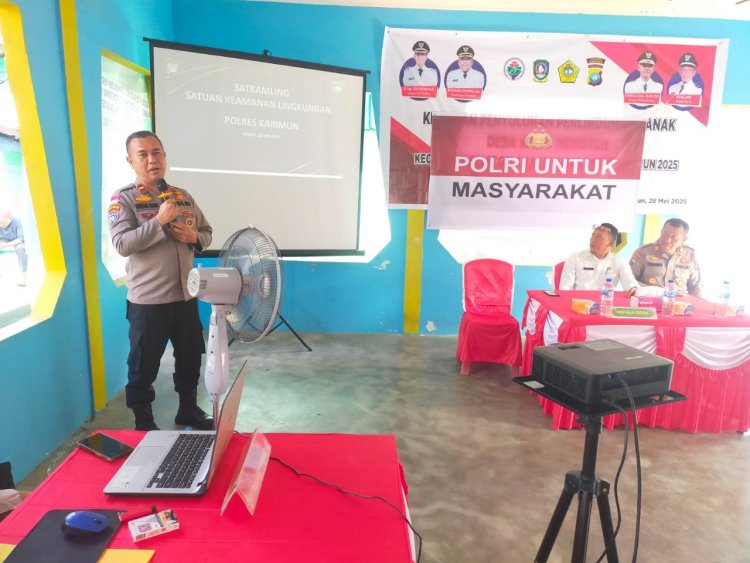 Peningkatan Kemampuan Satkamling, Satbinmas Polres Karimun Berikan Pembekalan di Desa Selat Mendaun