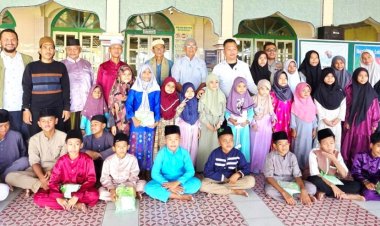 Bang Wan Safri Makan Bersama Anak Yatim Yayasan Natuna Pulau Tujuh