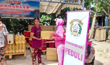 Polsek Batu Aji dan Bhayangkari Gelar Bakti Sosial Bersama Komunitas Kawan Kita dan Umat Buddha Singapura di Kampung Biawak