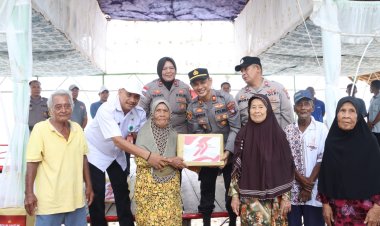 Polresta Barelang Gelar Penyuluhan Kampung Bebas Narkoba, Sosialisasi Layanan 110, Dan Pembagian Bansos Di Pulau Jaloh Kecamatan Bulang