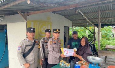 Polsek Moro Salurkan Bantuan Sosial Sambut HUT Bhayangkara ke-79