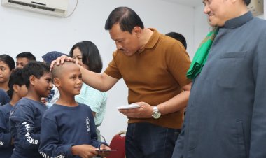 JELANG HARI BHAYANGKARA KE-79, BIDHUMAS POLDA KEPRI HADIRKAN SENYUM ANAK PANTI LEWAT KUNJUNGAN DAN DOA BERSAMA DI MEGA MALL BATAM CENTER