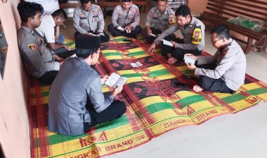 Personel Polsek Moro Laksanakan Kegiatan Rutin Binrohtal, Mantapkan Iman dan Etika dalam Tugas