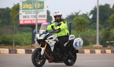 POLDA KEPRI BERSAMA KOMUNITAS MOGE GELAR TOURING DAN BAKTI SOSIAL DALAM RANGKA HARI BHAYANGKARA KE-79