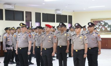 Polresta Barelang Gelar Upacara Kenaikan Pangkat TMT 1 Juli 2025 dan Penghargaan Purnawirawan
