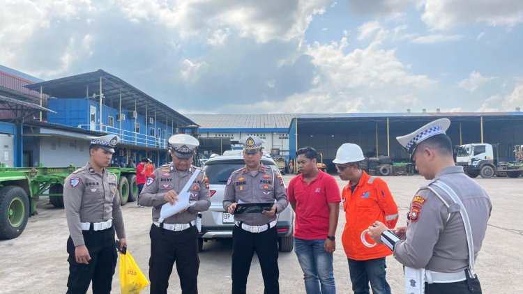 Satlantas Polresta Barelang Gelar Sosialisasi Dampak Negatif Kendaraan Odol Di PT Truckindo Batam