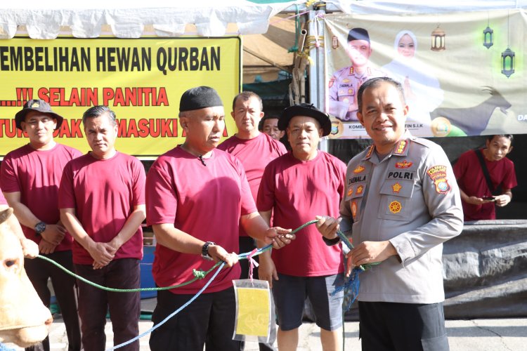 Kapolresta Barelang Hadiri Kegiatan Pemotongan Hewan Qurban di Hari Raya Idul Adha 1446 H