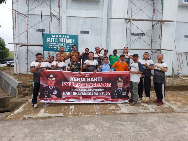 Polsek Batu Aji Bersama Upika Kec. Batu Aji Gelar Kerja Bakti Sambut Hari Bhayangkara Ke-79