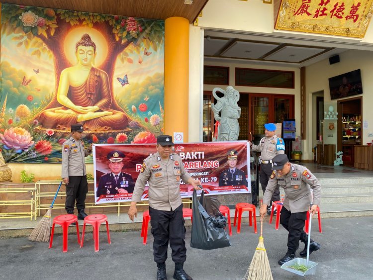 Polsek Batu Ampar Gelar Kerja Bakti di Vihara Amitabha Sambut HUT Bhayangkara ke-79