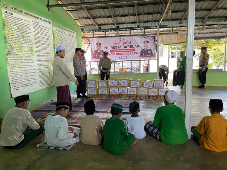 Polsek Sagulung Gelar Bakti Sosial Pemberian Sembako ke Panti Asuhan Al-Alif Nahdlatul Wathan dalam Rangka Hari Bhayangkara ke-79