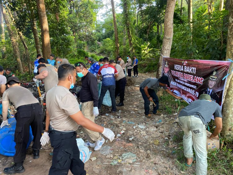 Kolaborasi TNI-Polri & Kecamatan Sekupang, Aksi Bersih Sampah Warnai HUT Bhayangkara ke-79