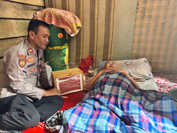 Semangat Bhayangkara ke-79, Polsek Singkep Barat Tebar Kepedulian Lewat 50 Paket Bansos