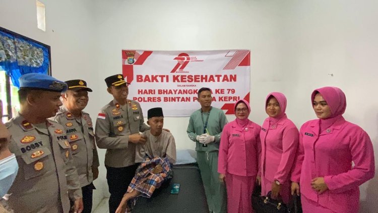 Sunat Massal Bakti Kesehatan Dalam Rangka Hari Bhayangkara 79 Polres Bintan Polda Kepri Di Wilayah Kecamatan Tambelan