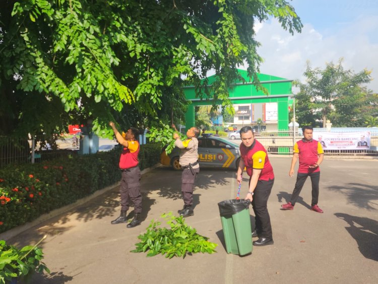 Polsek Batam Kota Gelar Bakti Sosial Gotong Royong Sambut HUT Bhayangkara ke-79