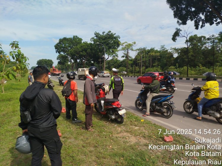 Sigap! Satlantas Polresta Barelang Tindak Lanjuti Laporan Laka Lantas melalui Layanan 110