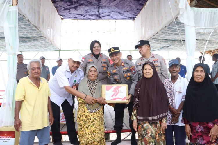 Polresta Barelang Gelar Penyuluhan Kampung Bebas Narkoba, Sosialisasi Layanan 110, Dan Pembagian Bansos Di Pulau Jaloh Kecamatan Bulang
