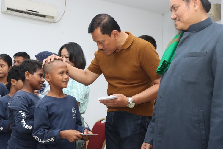 JELANG HARI BHAYANGKARA KE-79, BIDHUMAS POLDA KEPRI HADIRKAN SENYUM ANAK PANTI LEWAT KUNJUNGAN DAN DOA BERSAMA DI MEGA MALL BATAM CENTER