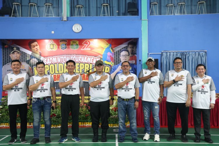 SAMBUT HARI BHAYANGKARA KE 79 TAHUN 2025: POLDA KEPRI GELAR TURNAMEN BADMINTON