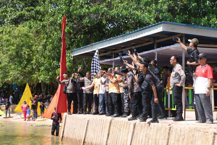 KAPOLDA KEPRI RESMI BUKA LOMBA PERAHU LAYAR JONG: ANGKAT BUDAYA LOKAL UNTUK RAYAKAN HARI BHAYANGKARA KE-79