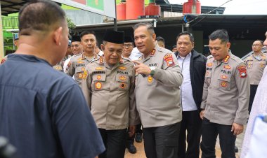 KAPOLDA KEPRI RESMIKAN SANITASI DI PONPES DAARUL HIKAM BATAM