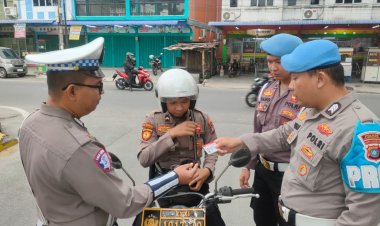 SATLANTAS POLRES KARIMUN GELAR PENEGAKAN DISIPLIN INTERNAL MELALUI PENGECEKAN KELENGKAPAN RANMOR DAN ADMINISTRASI ANGGOTA