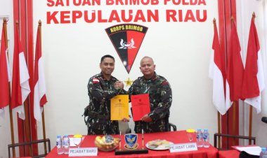 Satbrimob Polda Kepri Laksanakan Tradisi Serah Terima Duaja dan Pisah Sambut Komandan Baru