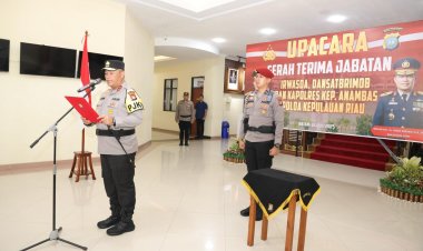 KAPOLDA KEPRI PIMPIN SERTIJAB IRWASDA, DANSAT BRIMOB DAN KAPOLRES KEPULAUAN ANAMBAS POLDA KEPRI