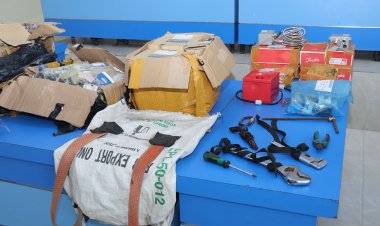 DITPOLAIRUD POLDA KEPRI TANGKAP 10 ORANG KOMPLOTAN PENCURIAN DI ATAS KAPAL ASING DI PERAIRAN KARIMUN