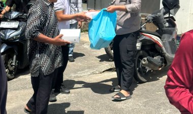 Polsek Lubuk Baja Gelar Bakti Sosial Jumat Berkah di Masjid Al Falah