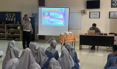 Satlantas Polresta Barelang Gelar Kegiatan Police Go To School Di SMP Islam Integral Luqman Al-Hakim Batam Dalam Rangka Ops Patuh Seligi 2025