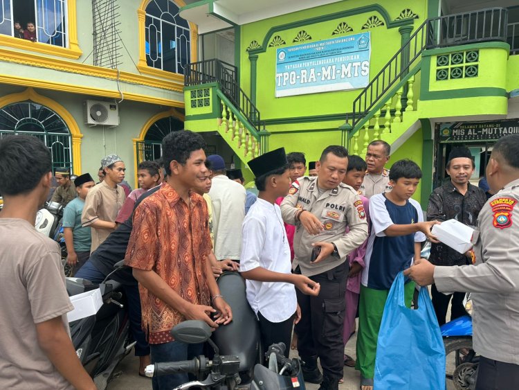 Polsek Lubuk Baja Gelar Bakti Sosial Jumat Berkah Di Masjid Al-Mutaqim Tanjung Uma