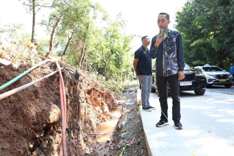 Amsakar Tinjau Perbaikan Jalan Bawah Hotel Vista Batam, Pastikan Kualitas dan Kelancaran Mobilitas Warga