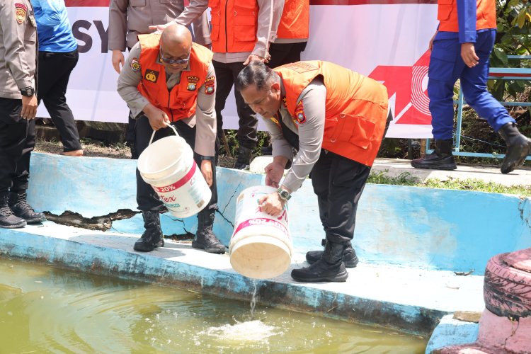 Kapolda Kepri Irjen Pol. Asep Safrudin Tebar 50.000 Benih Ikan di Tibelat Farm Sekupang