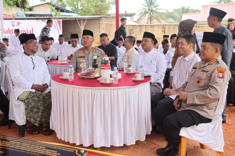 KAPOLDA KEPRI RESMIKAN SANITASI DI PONPES DAARUL HIKAM BATAM