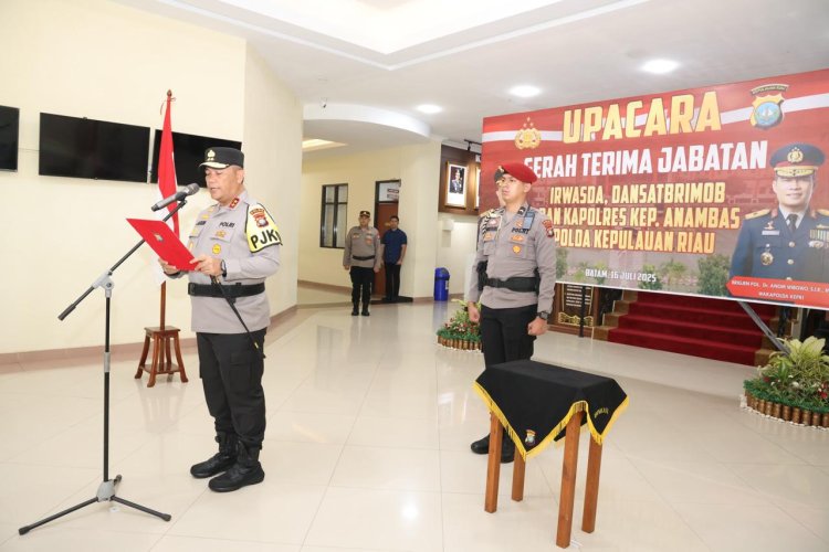 KAPOLDA KEPRI PIMPIN SERTIJAB IRWASDA, DANSAT BRIMOB DAN KAPOLRES KEPULAUAN ANAMBAS POLDA KEPRI