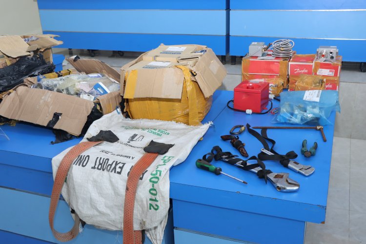 DITPOLAIRUD POLDA KEPRI TANGKAP 10 ORANG KOMPLOTAN PENCURIAN DI ATAS KAPAL ASING DI PERAIRAN KARIMUN