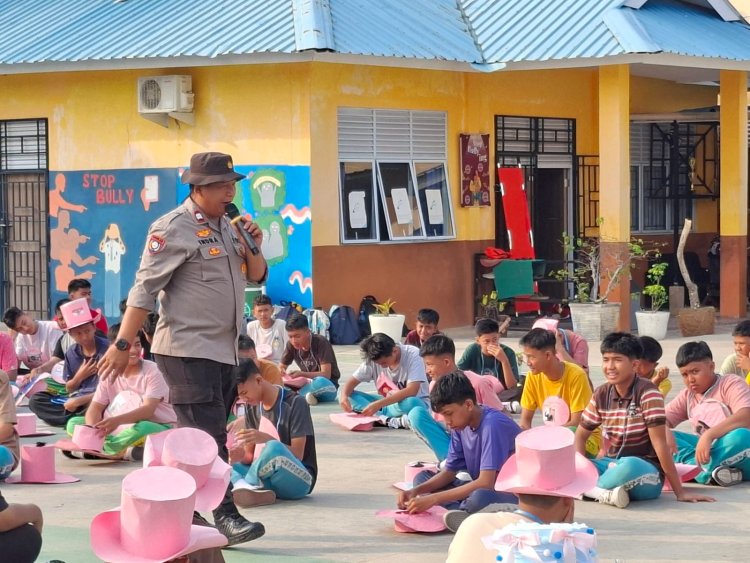 Sat Binmas Polresta Barelang Lakukan Pembekalan Siswa Baru Di SMA Negeri 20 Batam
