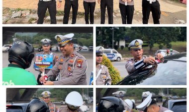 Satlantas Polresta Barelang Bagikan 200 Bendera Merah Putih di Flyover Laluan Madani