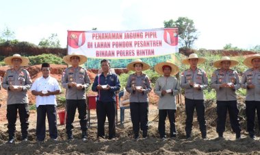 Kapolres Bintan Tanam Jagung Pipil Serentak di Pondok Pesantren Syaikh Zainuddin Nadhatul Whatan Bintan