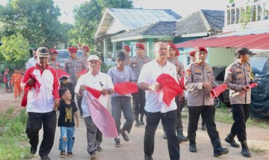 SEMANGAT NASIONALISME, DITRESKRIMSUS POLDA KEPRI BAGIKAN 700 BENDERA DAN BANSOS