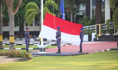 POLDA KEPRI GELAR UPACARA HUT KE-80 RI DENGAN KHIDMAT DAN PENUH SEMANGAT KEBANGSAAN