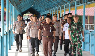Wakapolres Lingga Sambut Kedatangan Danrem 033/WP di Pelabuhan Jagoh