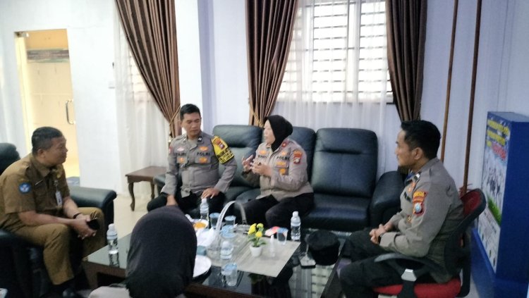 Cegah Tawuran, Kasat Binmas Polresta Barelang Bersama Bhabinkamtibmas Polsek Sekupang Temui Kepala Sekolah dan Guru SMA Negeri 04 Kota Batam