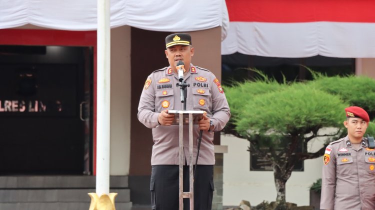 Kapolres Lingga Berikan Penghargaan kepada Personel  Berprestasi pada Ajang Merdeka Run 7K HUT ke-80 RI